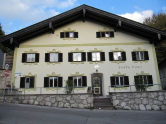 Fassadengestaltung mit Schrift.jpg
