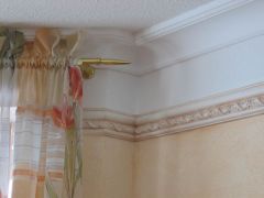 Wischtechnik mit Profilleiste als Decken-Wand-Verbindung mit patinierter Begleitleiste.jpg