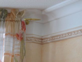 Wischtechnik mit Profilleiste als Decken-Wand-Verbindung mit patinierter Begleitleiste.jpg